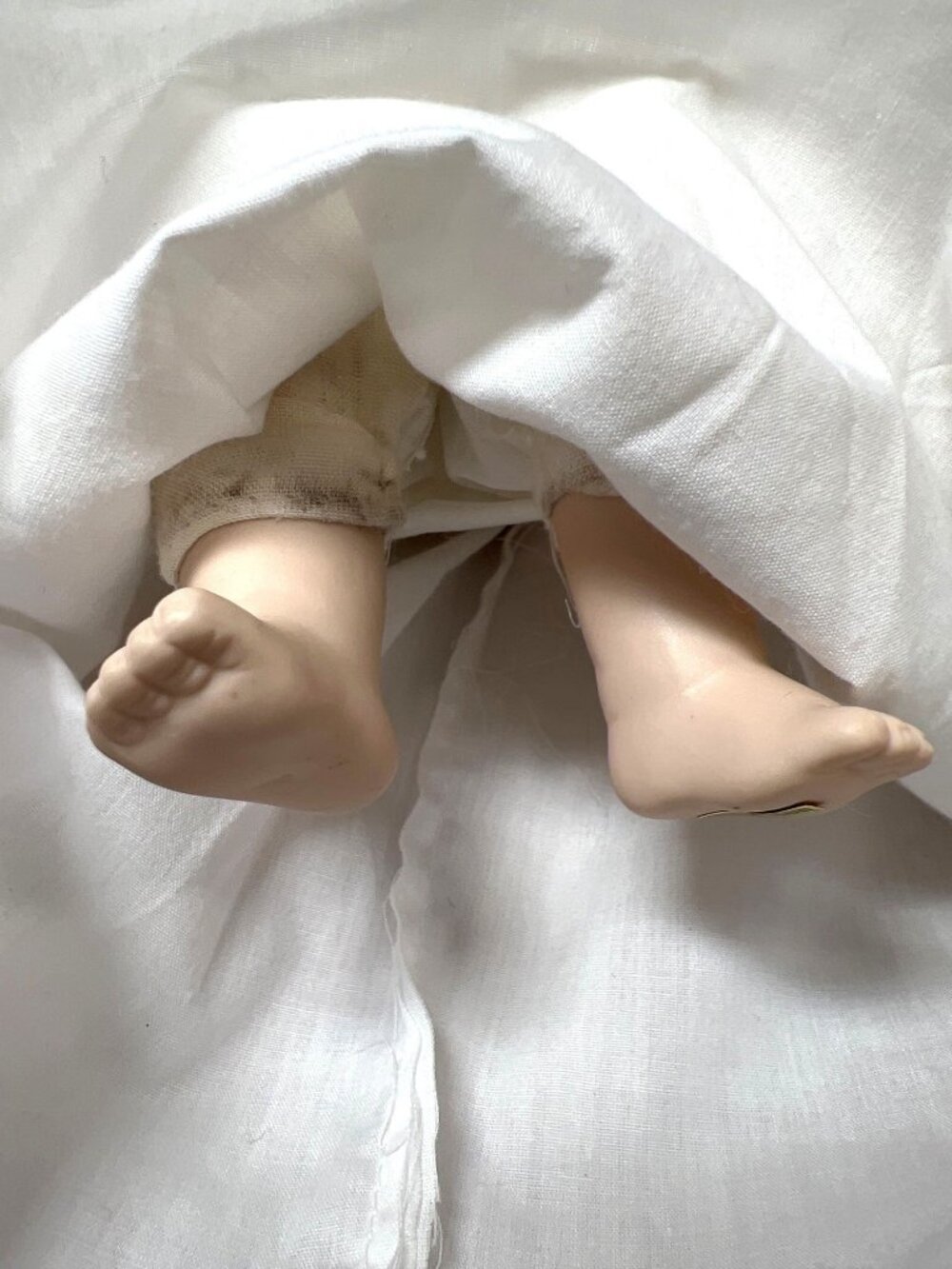 Vintage Bisque Porcelain Christening Baby Doll White Eyelet Gown Floral Lace Cap - Picture 6 of 7